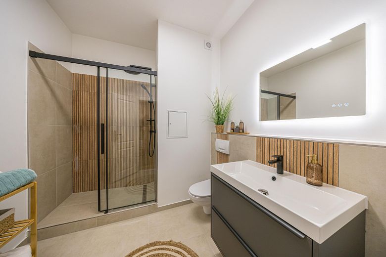 *Sofort bezugsfrei: Modernisierter 2-Zimmer Altbau in Leipzig Gohlis | Provisionsfrei | 4,25% AfA* – Willkommen!