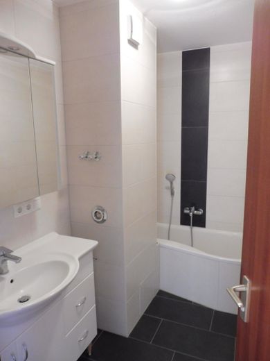 Großzügige 3-Zimmerwohnung, 96 m², in bester Lage Würzburg-Frauenland – Bad 1