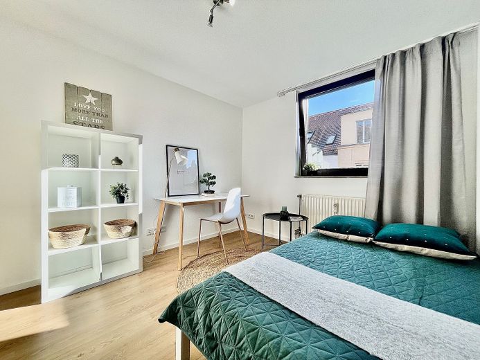 Möbliertes und renoviertes Apartment in Henkestraße 5 Erlangen bei Arcaden und Campus. Ab sofort. – Helles möbliertes Zimmer
