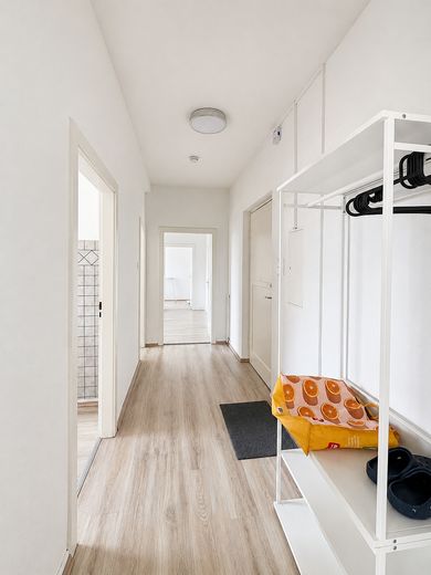 Helle und gepflegte 3 Zimmer Wohnung mit Einbauküche in Nürnberg! – Flur