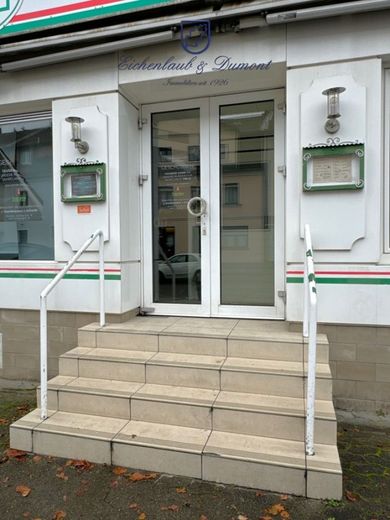 Gastro- / Büro- oder Praxisfläche in zentraler Lage mit Stellplätzen – Eingang