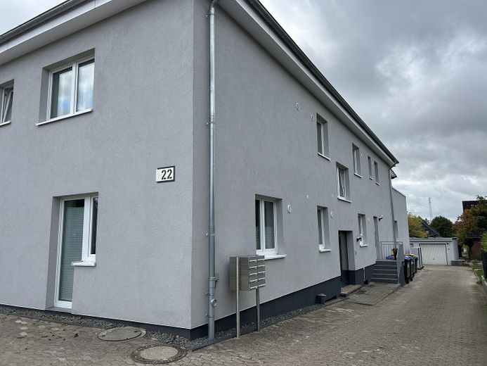 Nuova costruzione all'ultimo piano A+ con loggia, riscaldamento a pavimento, cucina attrezzata, wallbox possibile, costi di riscaldamento inclusi – Gebäude