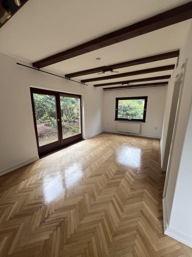 Einfamilienhaus mit Garten – Wohnzimmer Erdgeschoss