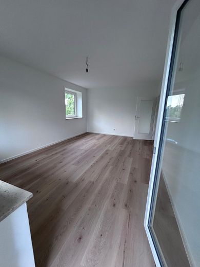 Recent gerenoveerde 3-kamerwoning van 76 m² in Germering – Wohnzimmer