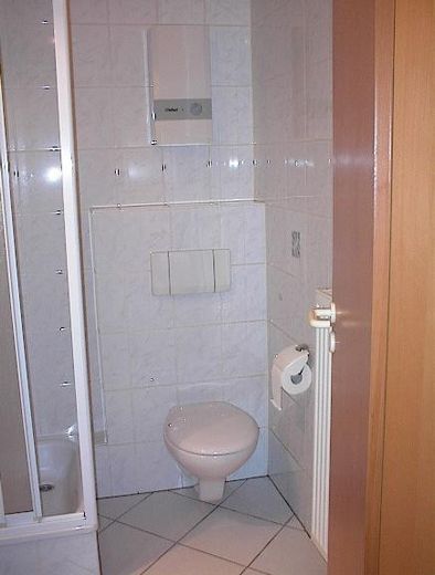 Apartamento individual amueblado con cocina equipada y lavadora – Bad 3
