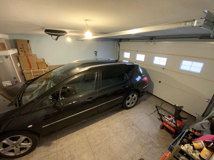 Einziehen, loskochen & wohlfühlen: Modernisiertes XL-Haus mit Traumküche, Komfort-Garage & Garten – Doppelgarage 02