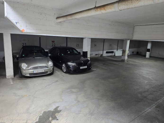 Luminoso appartamento di 3,5 locali (80 m²) in centro città – Tiefgaragenstellplatz