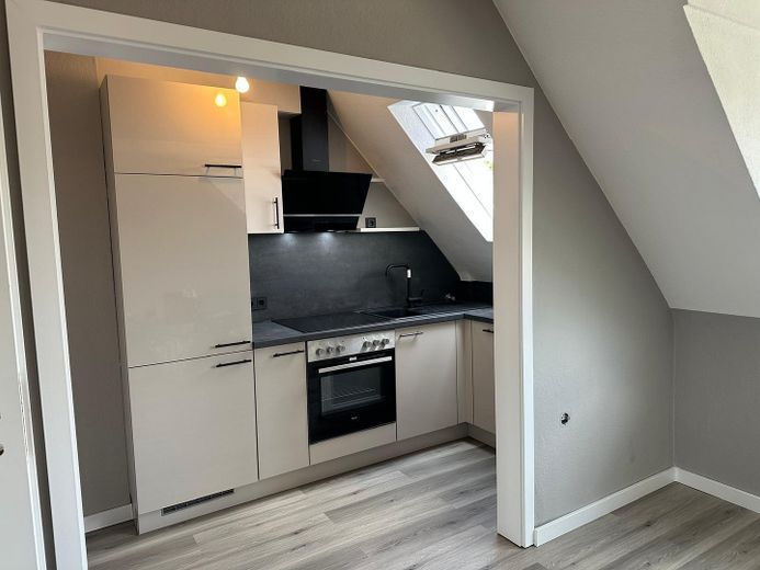 First occupancy attic apartment after renovation/new – Küchenbereich
