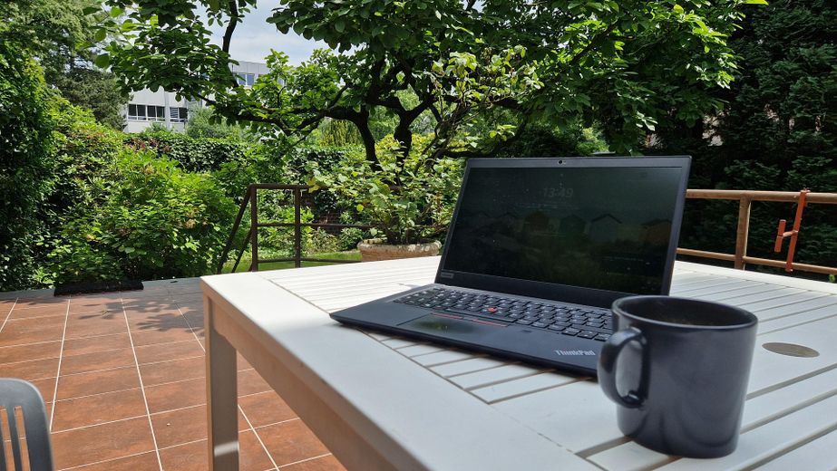 Laptop openen, meteen aan de slag: jullie gemeubileerde alles-in-één-kantoor aan de Stadtgarten – Garten 2