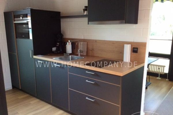 3 Zi.-Whg., möbliert, EG, mit Terrasse, PKW-Stellpatz, sehr schöne, ruhige Lage im Grünen.