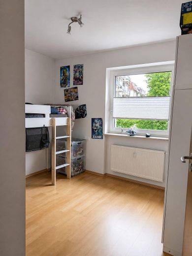 Attraktive 4,5-Zimmer-Hochparterre-Wohnung – provisionsfrei – (Kinder-)Zimmer 1