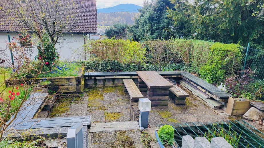 Großzügiges 1-2 Familienhaus in Traumlage – Grillplatz mit Teich