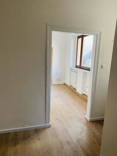 2-Zimmer mit Laminat, Wanne, Dusche und sep. WC und in zentraler Lage! – IMG_9967