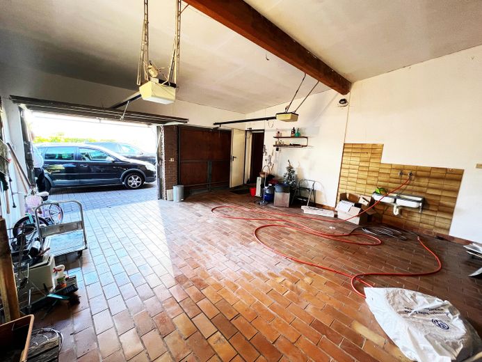 Geräumige Doppel-Garage