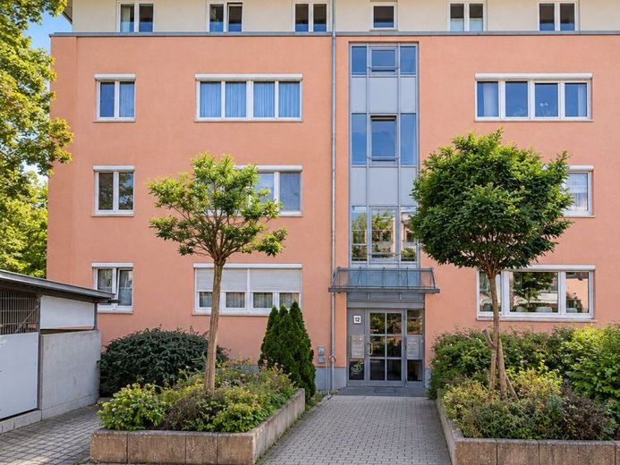 Anfragen bitte per E-mail: Helle 5-Zimmer-Wohnung in ruhiger Wohnlage von Kriegshaber mit Balkon – Foto 1