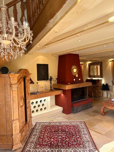 Alpin-Haus im Chiemgau: 44 Nächte jährlich, Sauna & Bergblick – Wohnzimmer