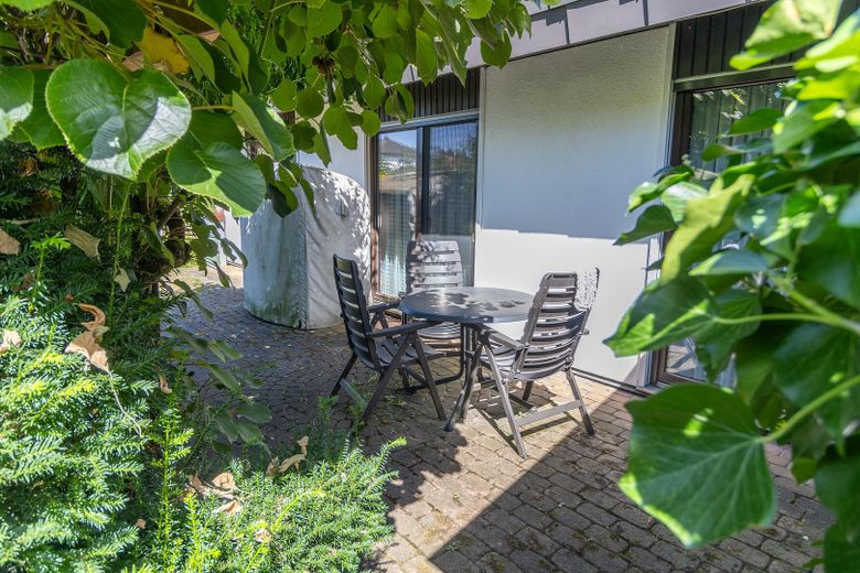 bungalow dal design moderno – kleine Terrasse im Westen