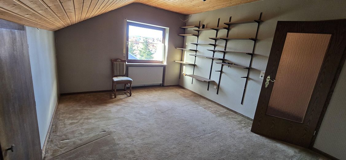 Haus mit großem Garten in ruhiger Lage von Kulmbach – Schlafzimmer 1 DG