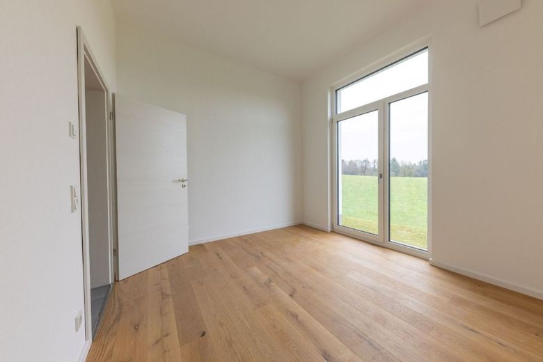 Schlafzimmer 1 mit Blick nach draußen