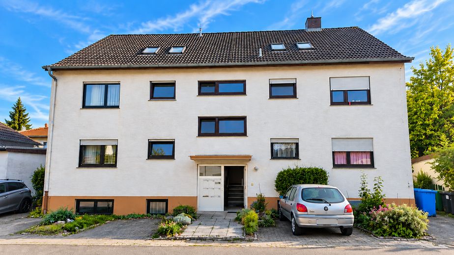 Gemütliche 3-Zimmer-Dachgeschosswohnung mit Balkon und Blick ins Grüne in Reinheim – Frontansicht