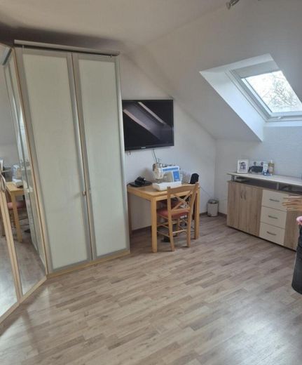 Maison pour 1 à 2 familles + appartement indépendant – Schlafen / Zimmer DG