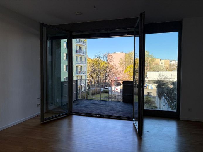 Ein Ort zum leben und Wohlfühlen- Eigentumswohnung in Tiergarten – Balkon am Vormittag