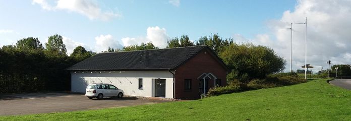 Bâtiment commercial moderne et massif à Bredenbek A210/A7 – Aussen vorn
