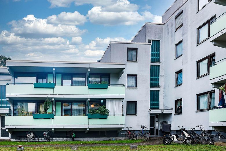Commission-free 2-room apartment with balcony & garage in Konstanz – Wohnhaus