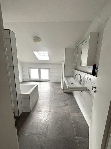Großes Badezimmer oben