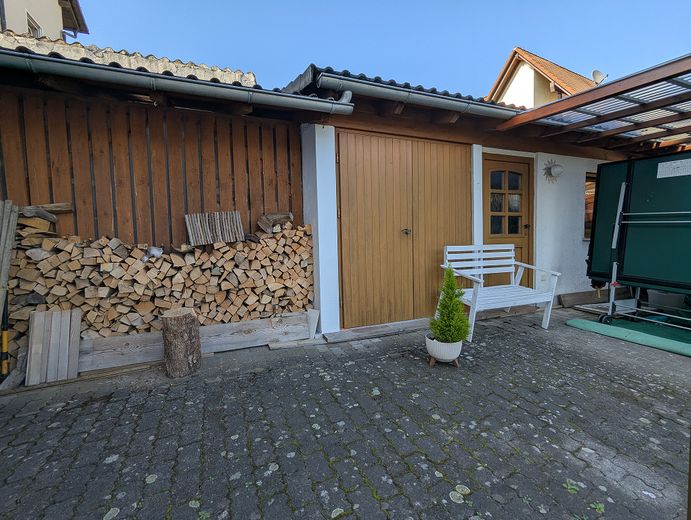Holzlagerung für Kamine