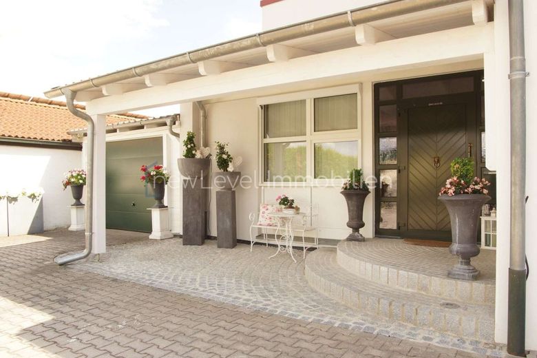 Einzigartiges Wohn- und Geschäftshaus mit 3 WE, Büro, Laden, Lager, Garagen, u.v.m. als Anlageobjekt – Gewerbe