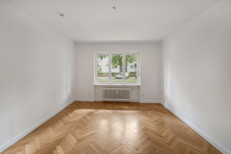 KOMİSYONSUZ - 144 m² büyüklüğünde, Schmargendorf'da iç avlu bahçeli 4,5 odalı yüksek zemin kat dairesi – 2. Zimmer