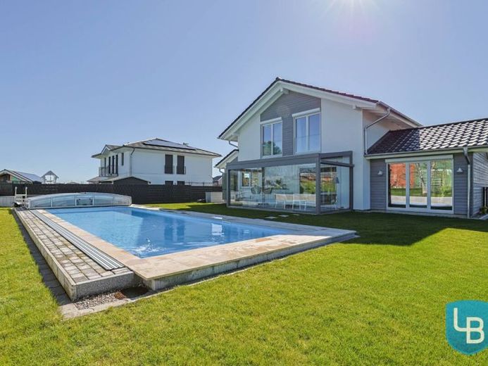 Una casa in cui sentirsi bene – abitazione come nuova con concezione degli spazi aperta e piscina riscaldata – Foto 1