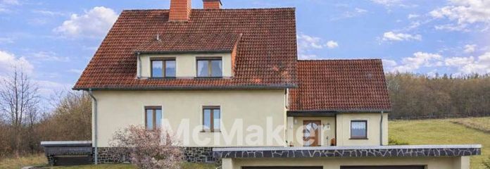 Großes Einfamilienhaus mit Gartenparadies, Gäste- und Nutzflächen sowie mehreren Garagen