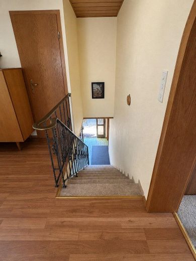 Großzügiges Wohnhaus mit ca.360 m² – Potenzial für Mehrgenerationenwohnen oder mehrere Wohneinheiten – Aufgang ins 1. OG