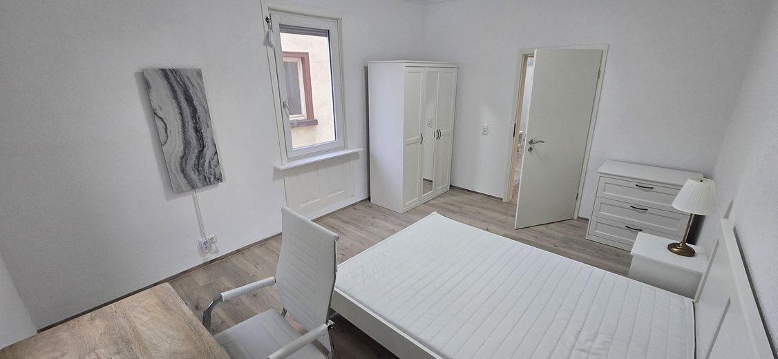 YENİ: Paylaşımlı dairede (WG) 1 odalı, ankastre mutfak + tamamen mobilyalı YENİ + yan giderler, elektrik ve internet dahil – Zimmer