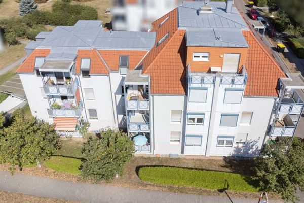 IDEALE KAPITALANLAGE | Vermietete 2-Raum-Wohnung mit Balkon & TG-Stellplatz
