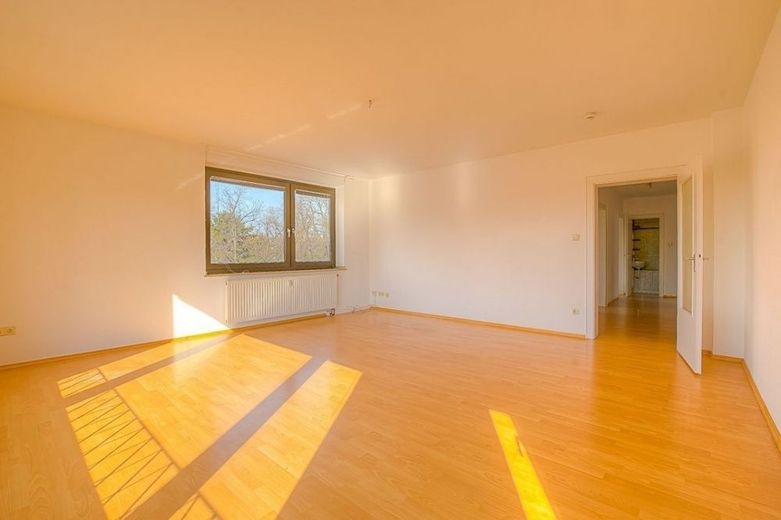 Exklusive Wohnung in der Carlstadt mit 4 Zimmern und Blick auf den Schwanenspiegel – Raum 4