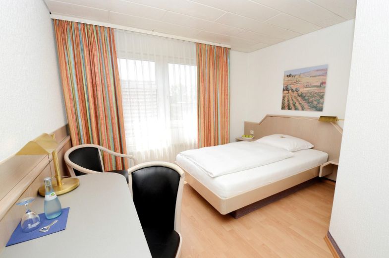3-Sterne Businesshotel mit 64 Zimmern – Zimmer