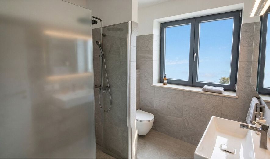 Ihr neues Zuhause: 7 Zimmer voller Möglichkeiten! Modernes Neubau-Reihenhaus in Heukamps Tannen – Bild 9