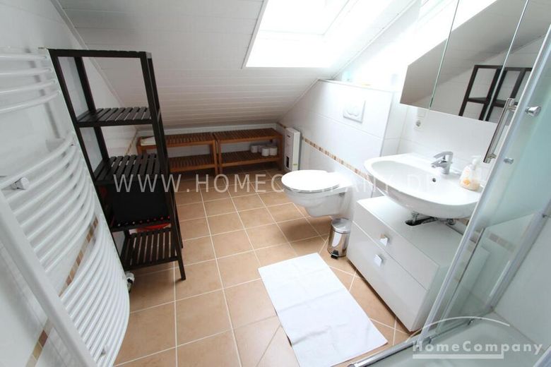 Meblowane 2,5-pokojowe mieszkanie na poddaszu w Bonn Südstadt! – cce679cbd349f17a31187c716be6c9452d6fbb5c.jpg