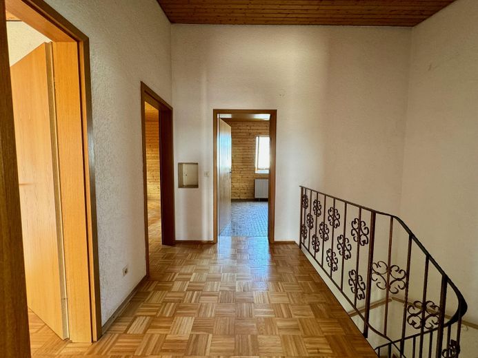 Haus in bester Südlage mit unverbaubarem Ausblick – Flur OG