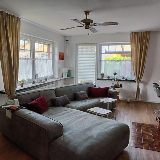 Einfamilienhaus Freistehend - großräumig saniert – Wohnzimmer