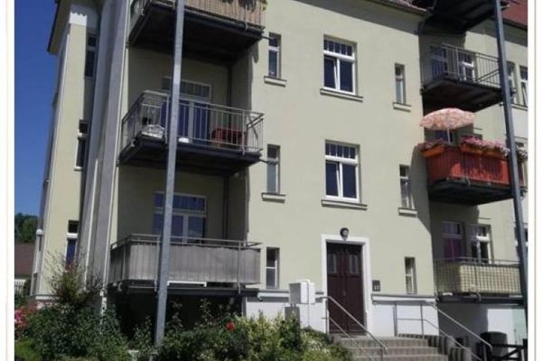 Appartamento di 4 locali con balcone e loggia
