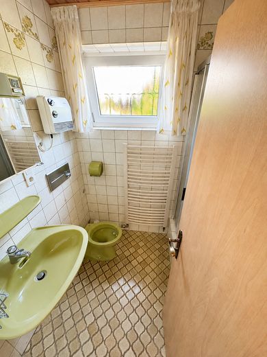 लेवरकुज़ेन श्टाइनबुशेल में सुव्यवस्थित अंतिम पंक्ति वाला घर – Gästetoilette m. Du. ca. 2,5m²
