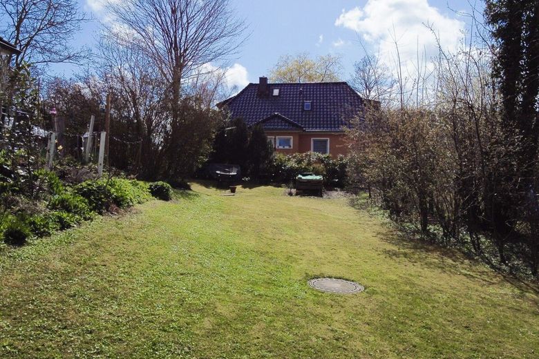 Herz für Ruhe: Vollkeller, Tiefgarage, Heimat! – Garten