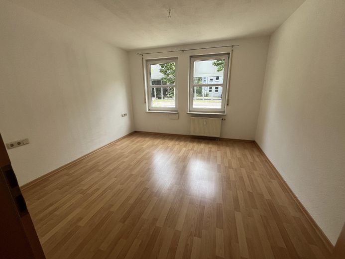 Helle 2,5 Zimmerwohnung mit Wintergarten in zentraler Lage – Schlafzimmer