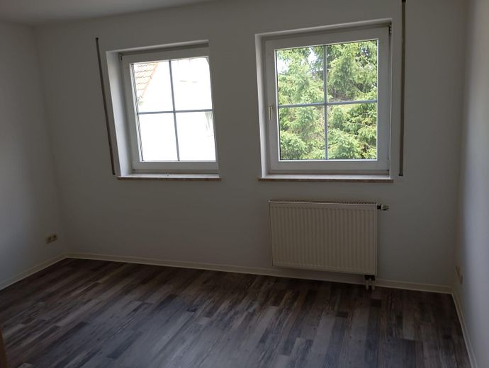 Komplett neu renovierte 2-Zimmer Wohnung im 1.OG mit Balkon – Schlafzimmer