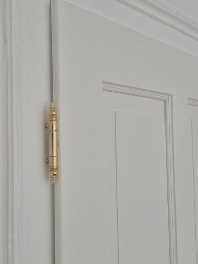 Licht, ruim ingedeeld appartement in een monumentaal pand in München – Detail Tür