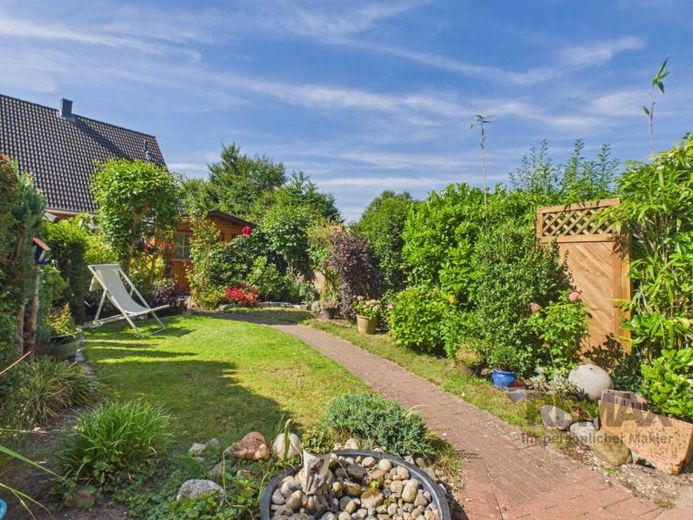 Gepflegtes Reihenmittelhaus mit ausgebautem Dachgeschoss und traumhaftem Garten in Neumünster-Einfeld – Foto 1